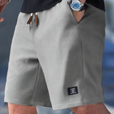 Nathan | Elegantne kratke hlače" can be rewritten as "Nathan | Stylish Short Trousers.