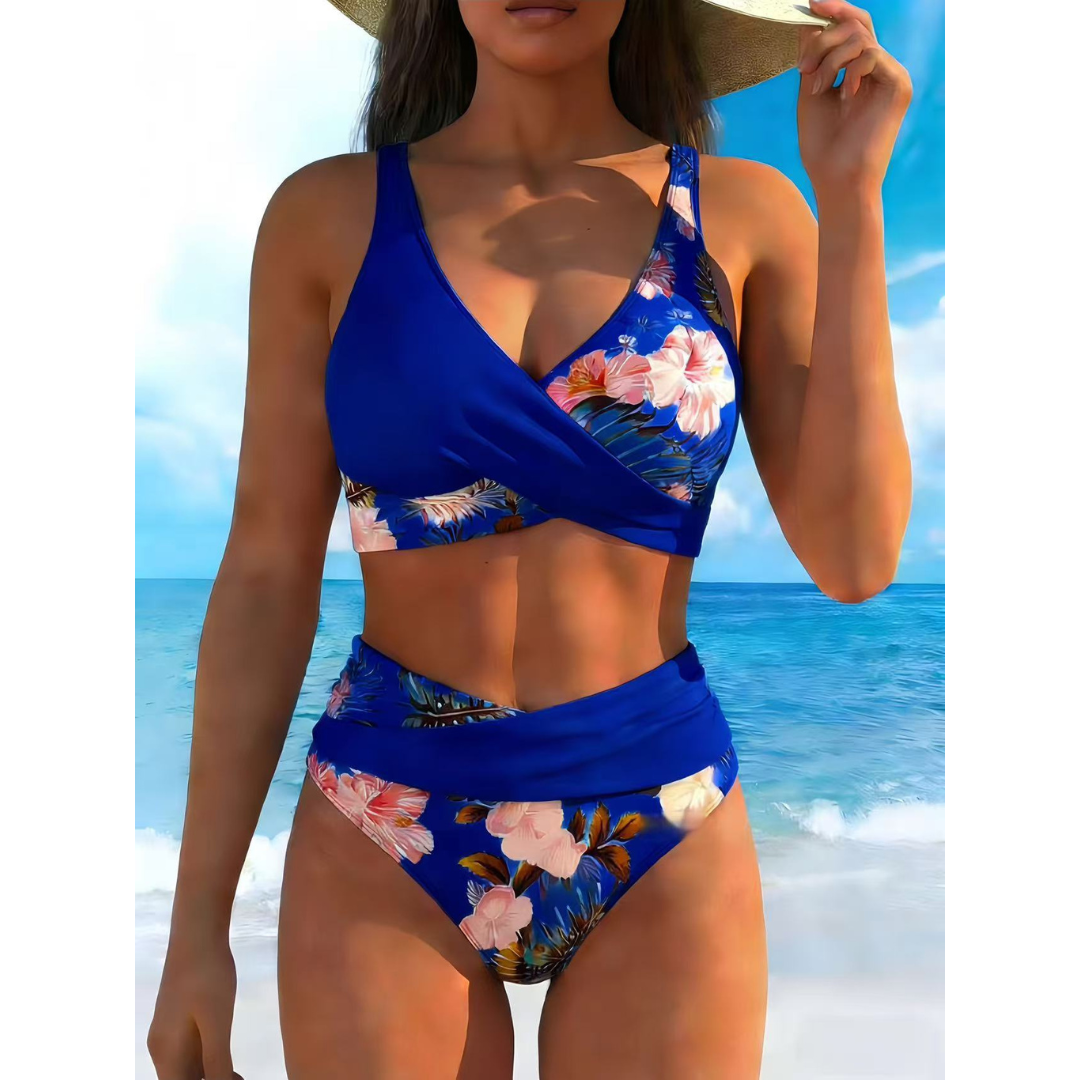 Sisi | Bikini s Twist-Frontom i Visokim Strukom" can be rewritten as: "Sisi | Bikini s Uvijenim Prednjim Dijelom i Visokim Strukom